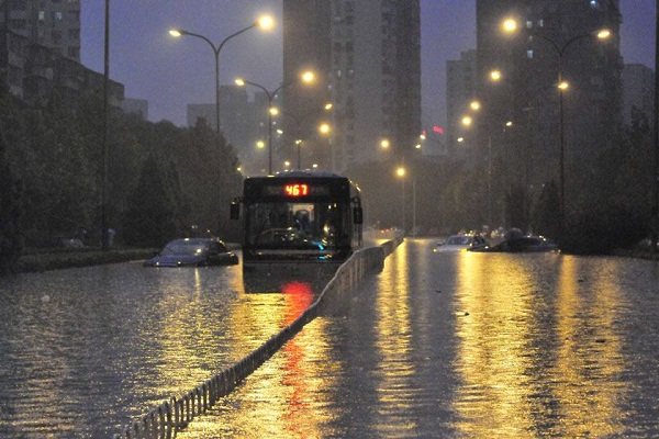 暴雨图片.jpg